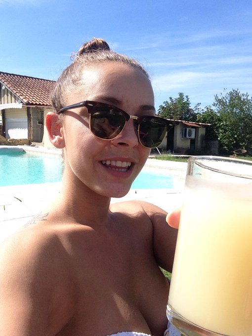 Vacances &agrave; la ferme...  #Gers  #floc #duck http://t.co/CI4CHoHyqw<a href="/tag/gers"class="tags">#Gers</a><a href="/tag/floc"class="tags">#floc</a><a href="/tag/duck"class="tags">#duck</a>