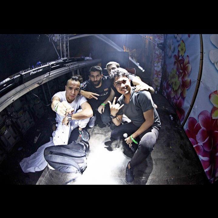 CESQEAUX's tweet image. #EDMDJBOOTHPICKNICK with @YellowClaw &amp;amp; @AnggerDimas in Bali. 🎎🌴
instagram.com/p/6m9uQazOI4/