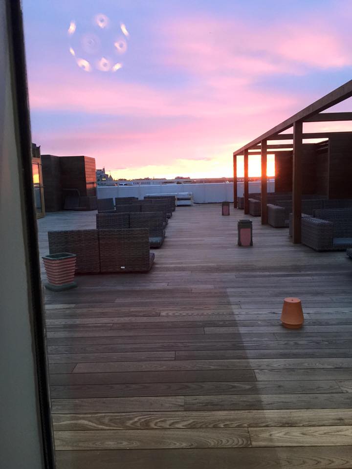 Erum við að tala um besta útsýnið fyrir flugeldasýningu á #menningarnott ? Velkomin í Petersen svítuna á þriðju hæð!