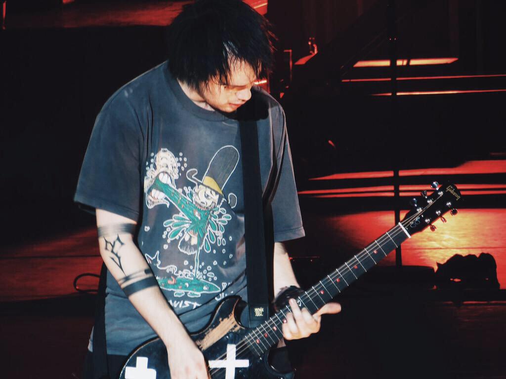 cxlesste's tweet photo. Nunca me voy a arrepentir de elegirlo como uno de mis ídolos y siempre voy a estar para él #WeLoveYouMichael http://t.co/5hdLwSPViU