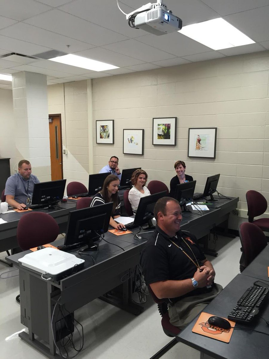 astroacademy7's tweet photo. Yes! Yes! Tech Talk with Karen for life! #CHSD218 http://t.co/wvR9t0CCJo