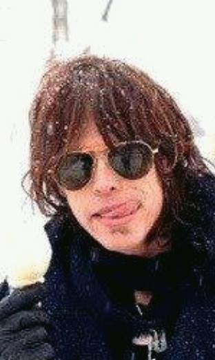 TotallyTyler_ST's tweet photo. A TRIP HOPPIN' MEMORY ... REMEMBER @IamStevenT THE 6 MONTHS IN BOSTON THAT IT SNOWED? LOL #hellsnow #StevenTyler http://t.co/AZK3x97Wc9