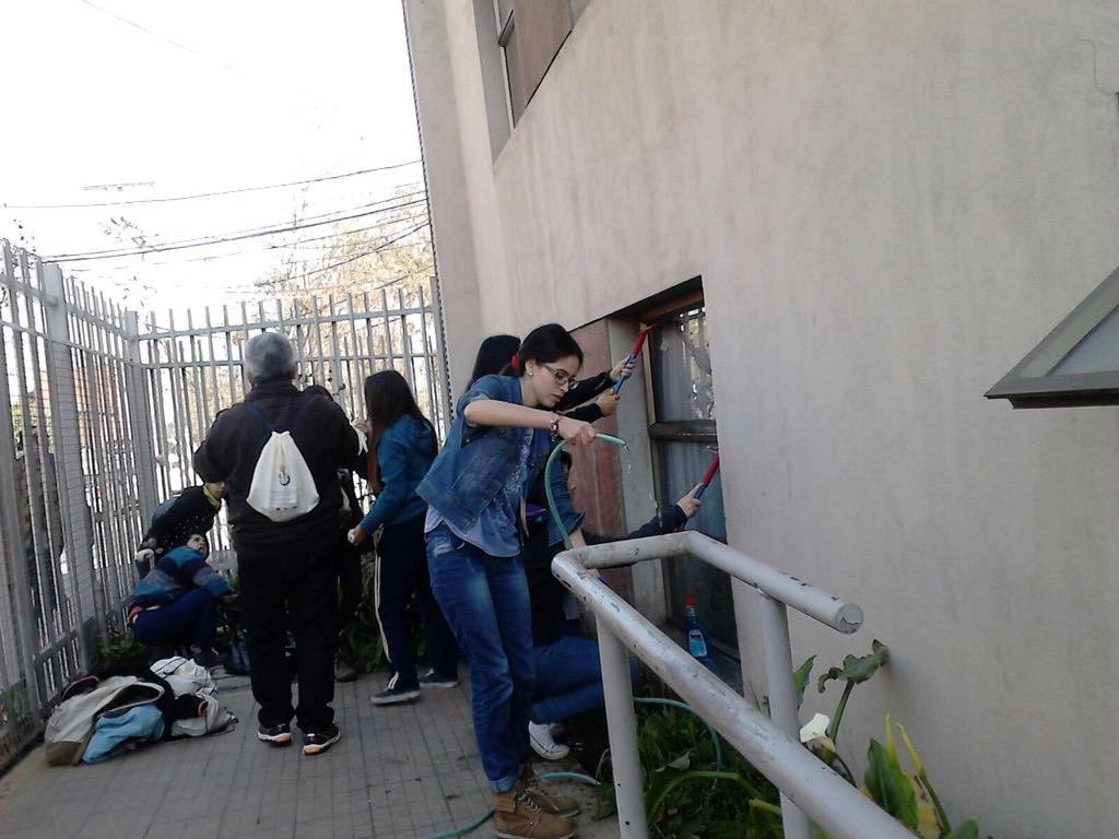 ENDELI_CL's tweet photo. Voluntariado en #RostrosNuevos #ENDELI al servicio de la comunidad http://t.co/An77QZcg1i