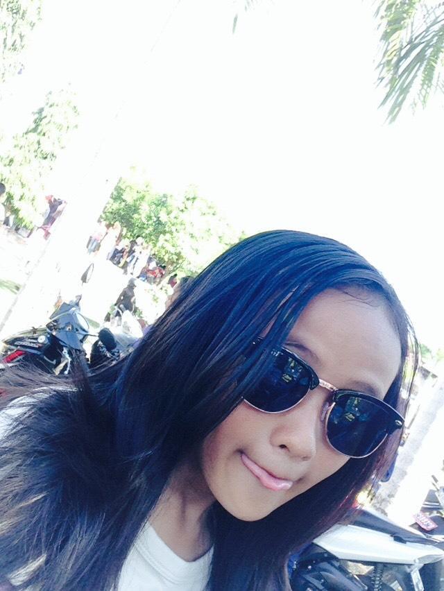 _chelsa's tweet photo. 👓💄 http://t.co/GgXDRYE0M8