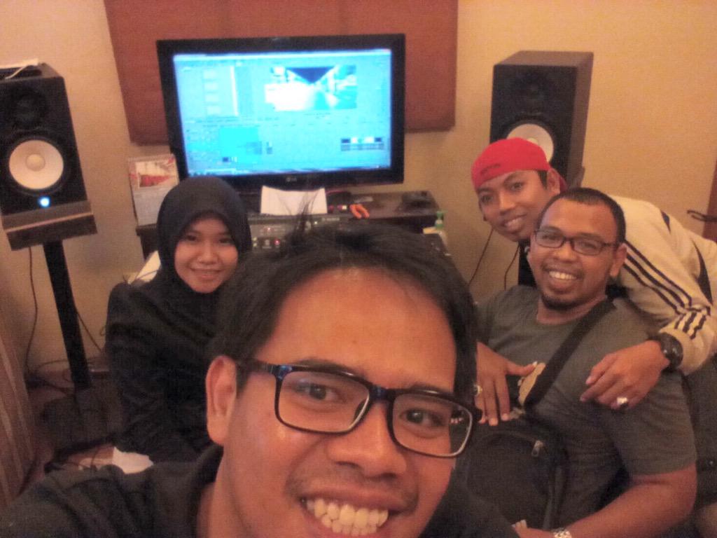 89Production's tweet image. Kedatangan dosen semasa kuliah ke studio😀