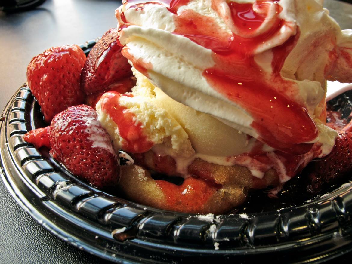 ColdStoneHolt's tweet image. We hope you're having a great Thursday spending time with friends, family and ice cream! #SoGood  #LoveCSCHolt