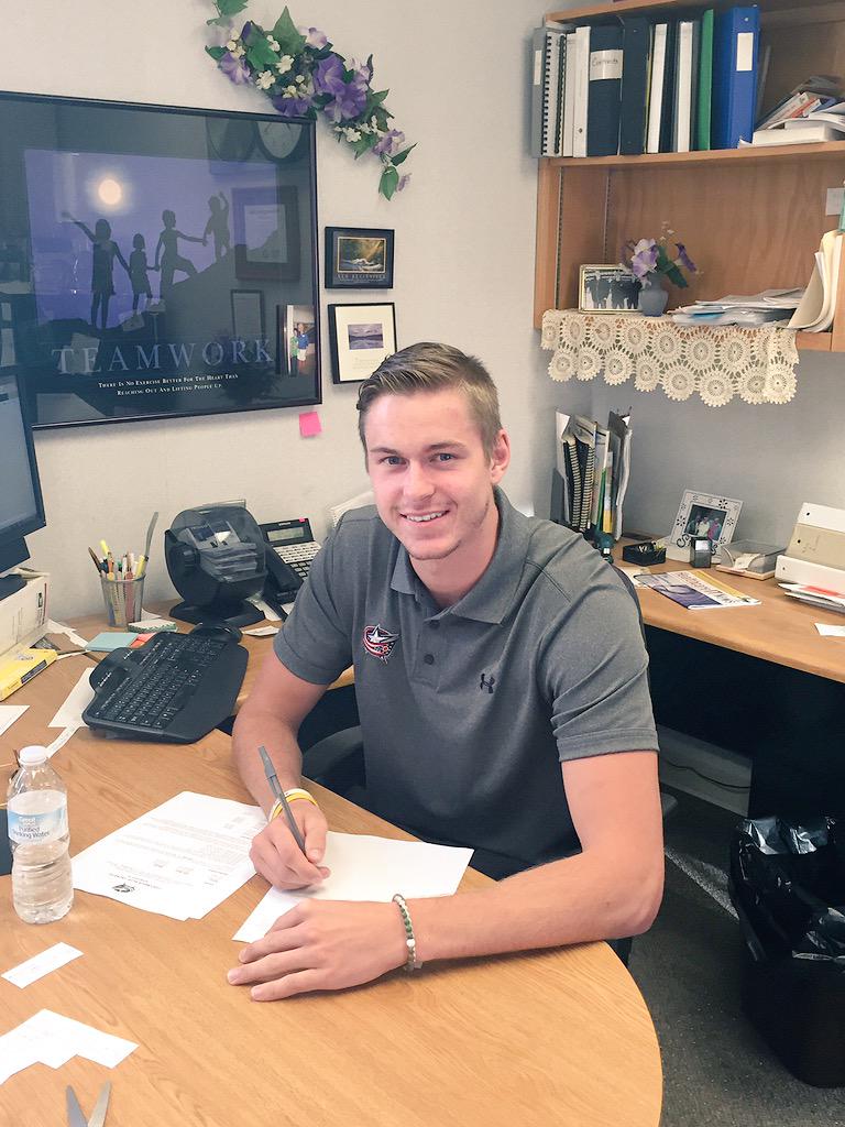 Bittner_7's tweet photo. Dream come true to have signed my first NHL contract with @BlueJacketsNHL #CBJ http://t.co/HJ7g9Xpinz