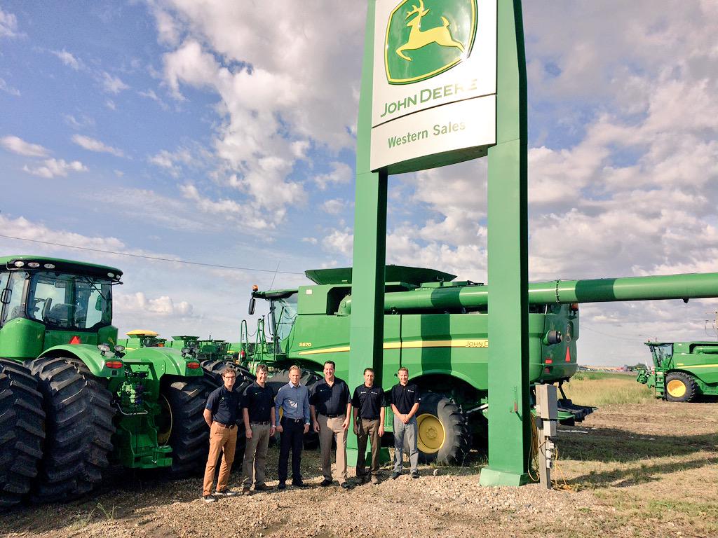 BladesHockey's tweet photo. Big thanks to @WesternSalesLtd in Rosetown for sponsoring the local boy @96uhrich for this season! #BelieveinBlue http://t.co/SIANZrbHRP