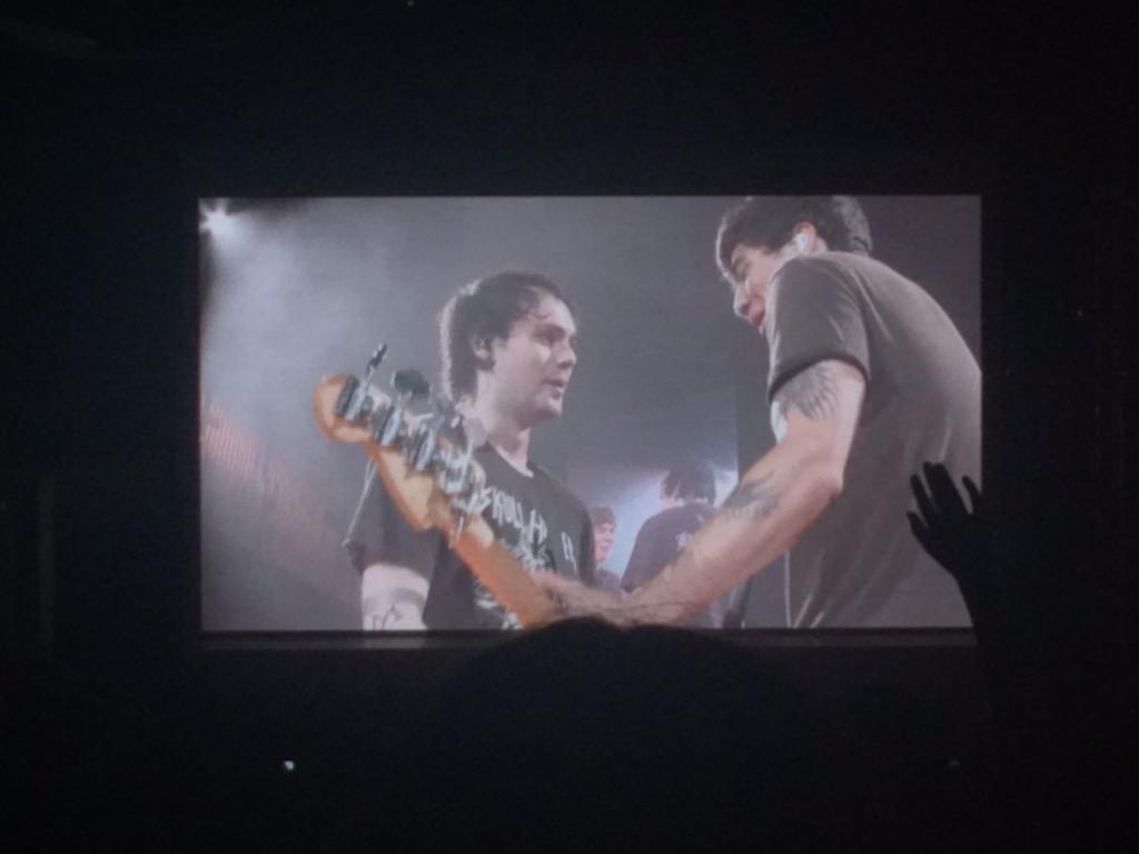 O2Lfolife's tweet image. #WeLoveYouMichael I'm in tears but we love you so god damn much Mikey