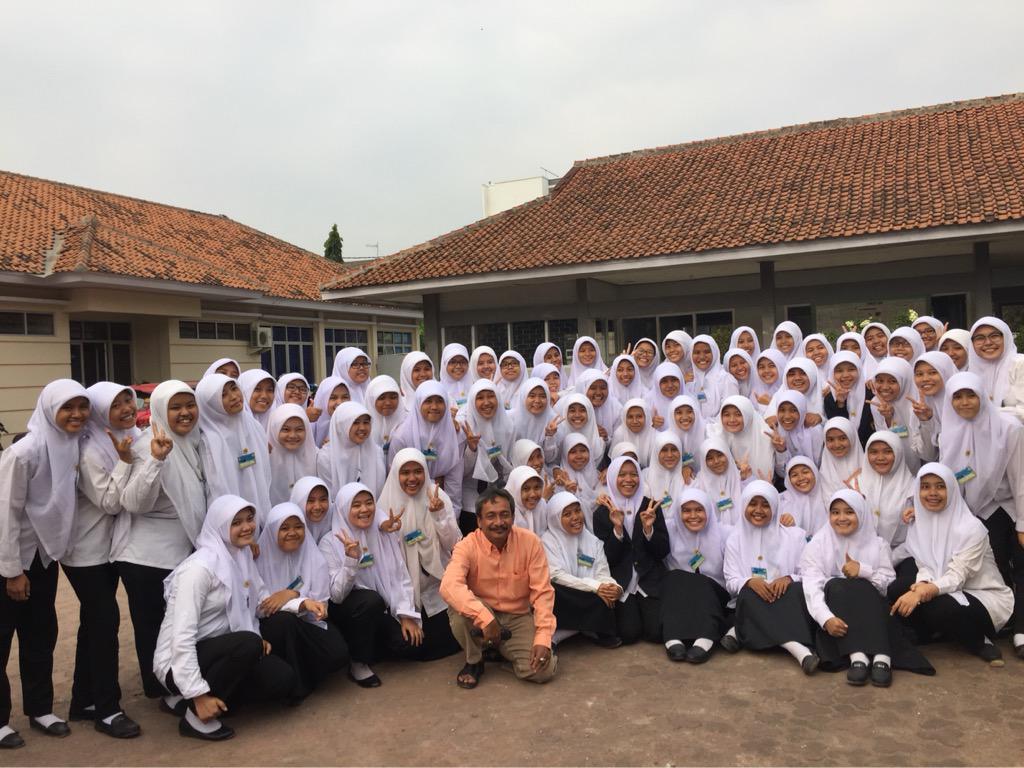 himabidankrw's tweet photo. Selamat datang para mahasiswi baru di Poltekkes Kemenkes Bandung Prodi Kebidanan Karawang 😊😘 http://t.co/UYYzffXUWM