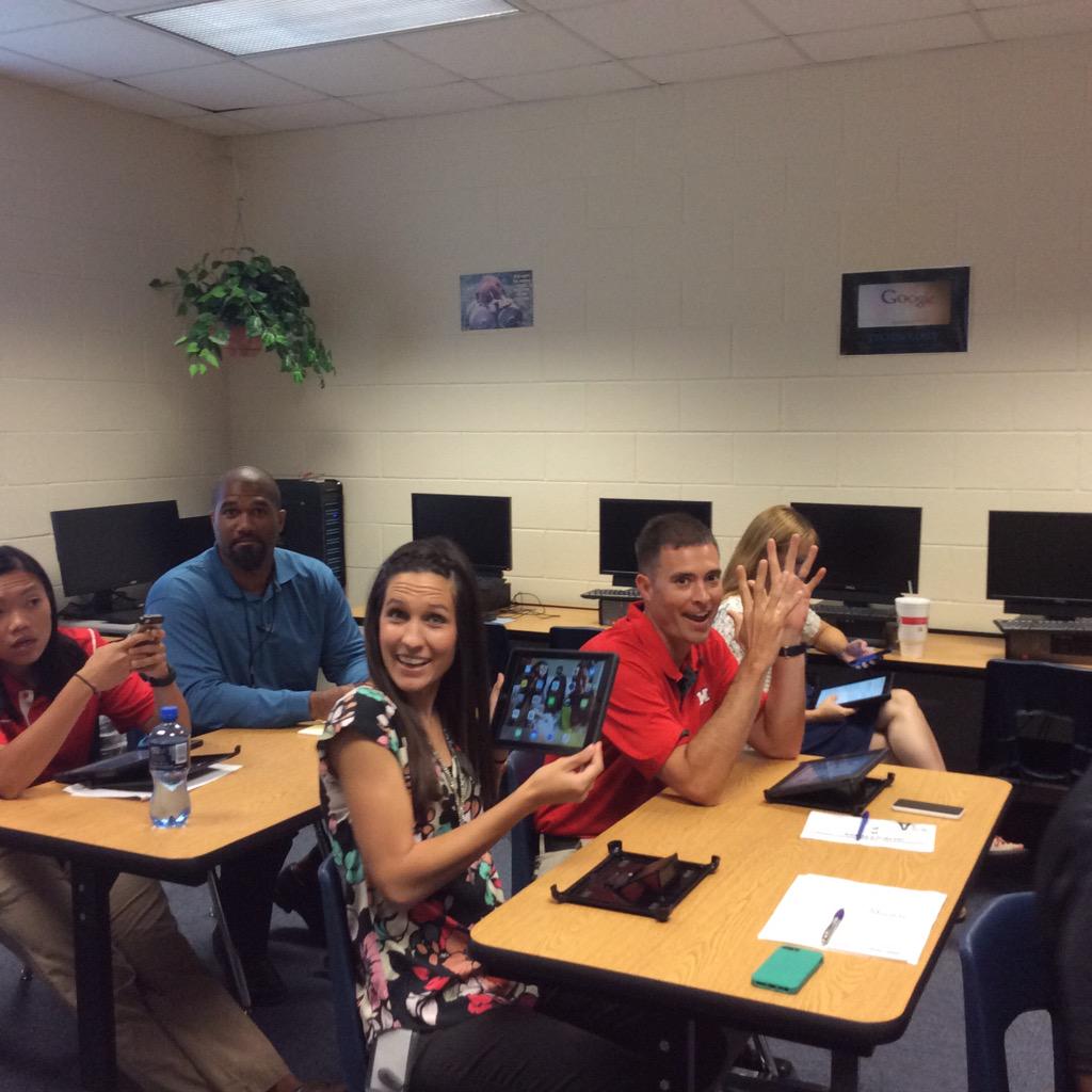 GibsonMidway's tweet photo. Folks learning about Twitter #MHSPLN @nataliekilgo http://t.co/32INoXfVb5