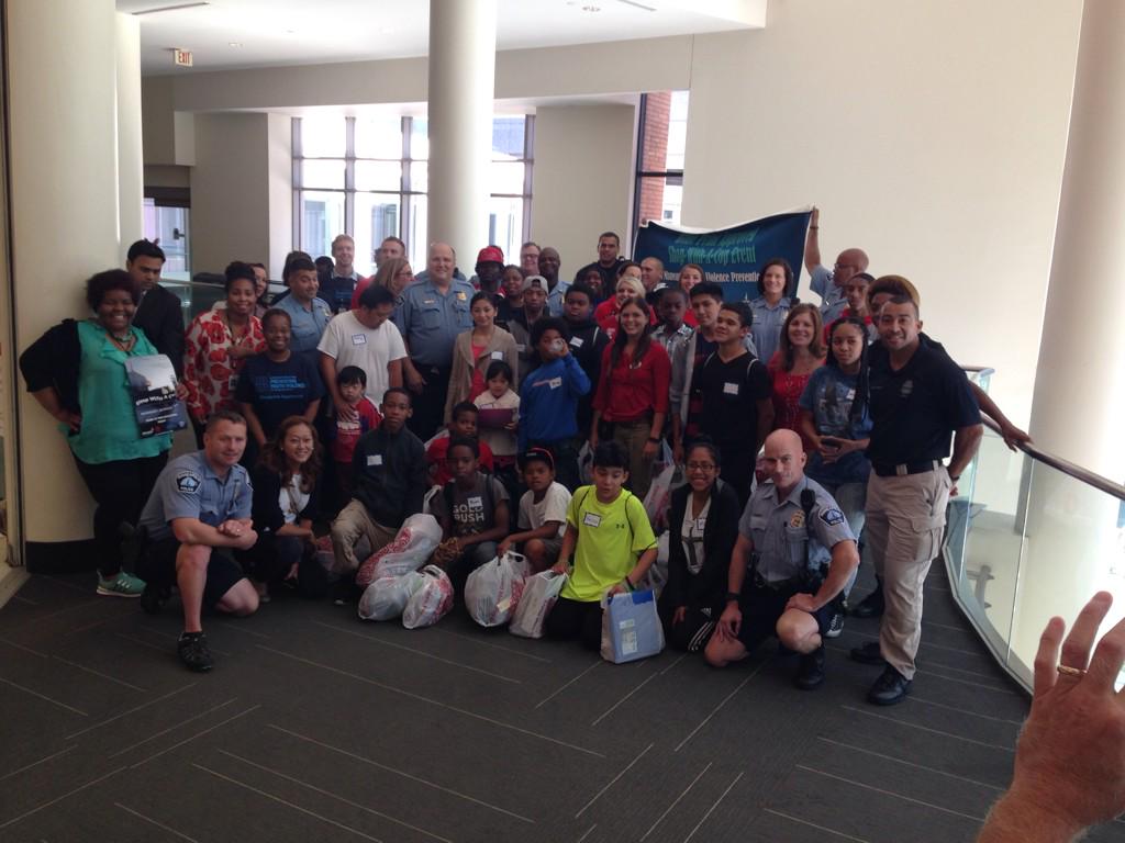 KellyPoppler's tweet photo. Amazing people=Amazing Event Thank you to all!!! #shopwithacop #btskickoff @LeahNel2 @MurrayWWilliams @pear_laura http://t.co/xDbd2QAehv