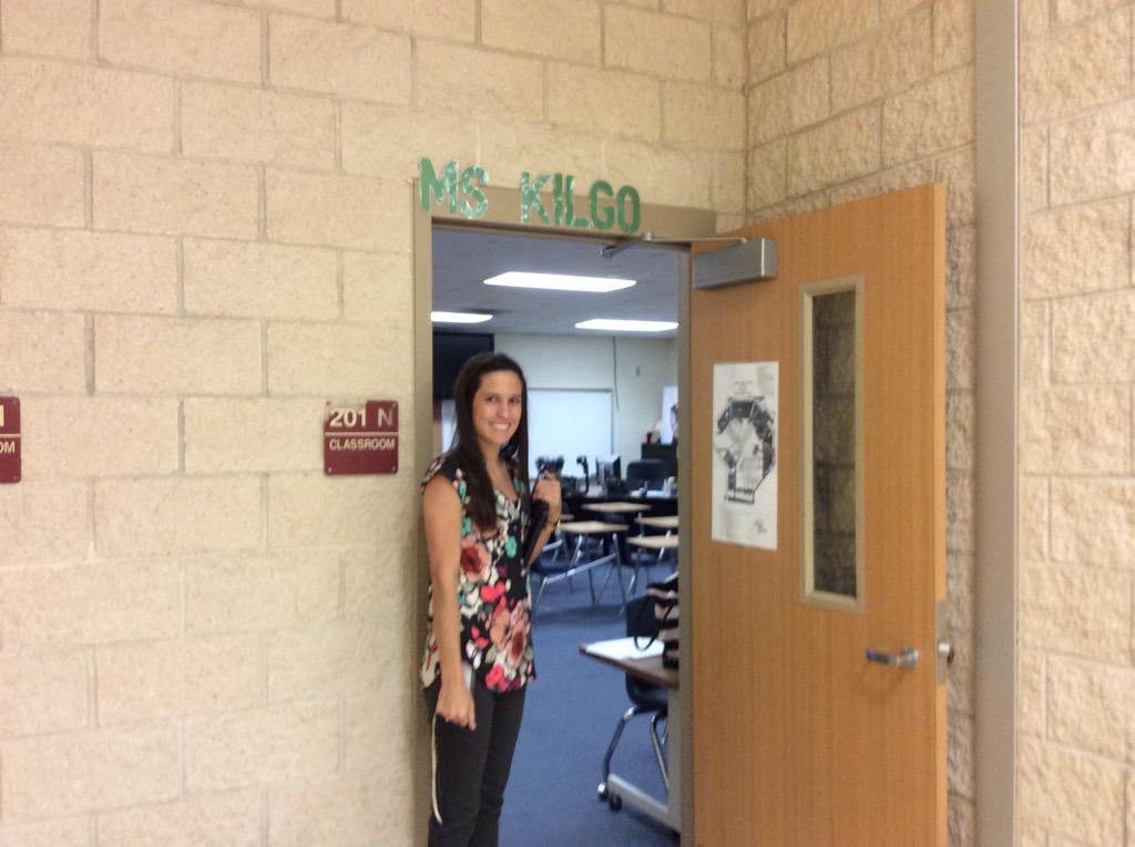 LauraVeselka's tweet photo. First day ready! #mhspln @nataliekilgo http://t.co/advc76nZ8b