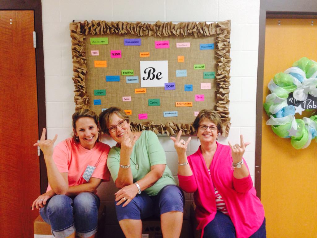 teachbevj's tweet photo. @PhillipsKISD #PEKISD15   We finished the last Bulletin Board!  Dawn, Lind &amp; Bev. Plus Ing the SHOW! http://t.co/YfSdEPnRVX