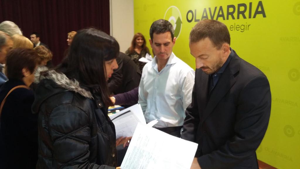 joseghueso's tweet photo. Firmando escrituras en! #Olavarría del @IVBsAs @fstachiotti @AARLIA http://t.co/CCqmP4k8HF