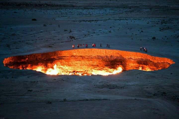 magicearth_'s tweet photo. The Door to Hell is a natural gas field in #turkmenistan that has been burning  since it was discovered in 1971. http://t.co/SptQSp2o4r
