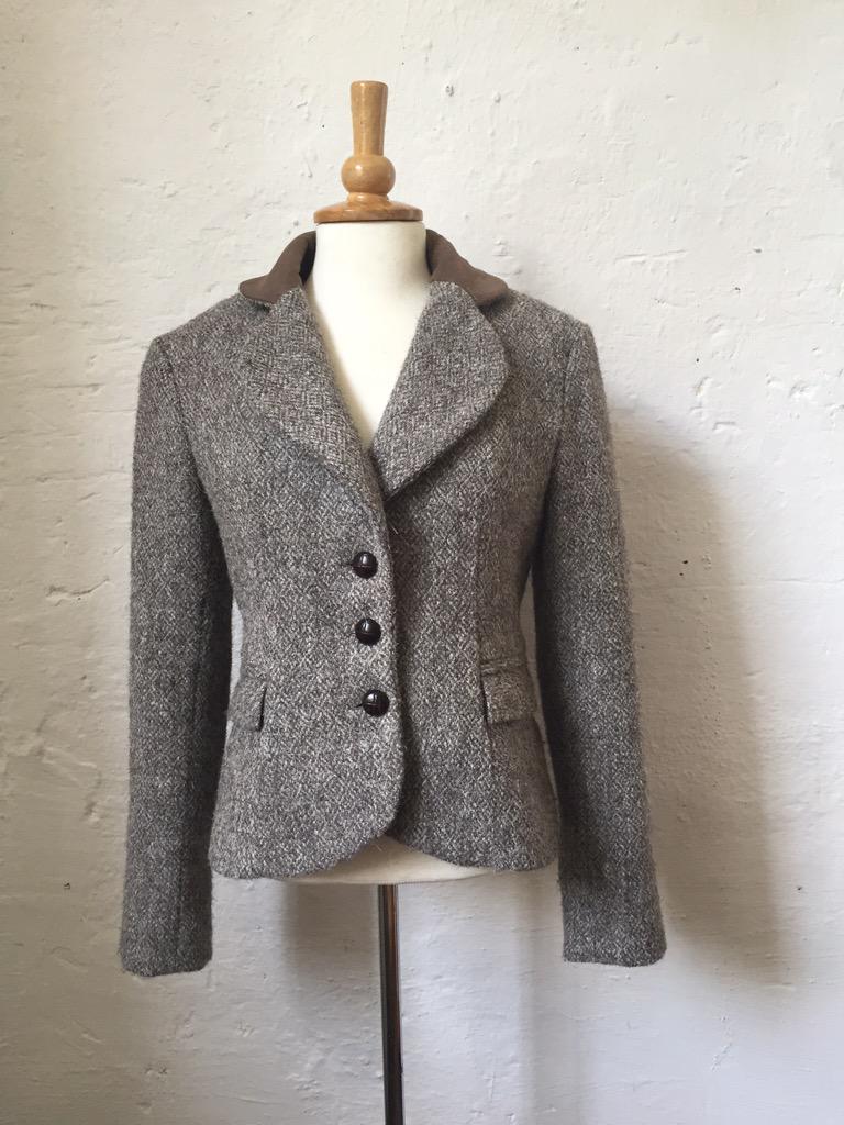 woolismybread's tweet photo. Herdwick Tweed. 3 Great jackets. 1 great sheep. #Herdwick #wool #woolwander2 @herdyshepherd1 http://t.co/gkaiGvSMJd http://t.co/XGpnnsG2CH