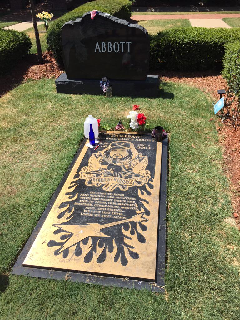 simswapperamij's tweet image. Stopped by when I was in TX. Today is his birthday. #RipDime