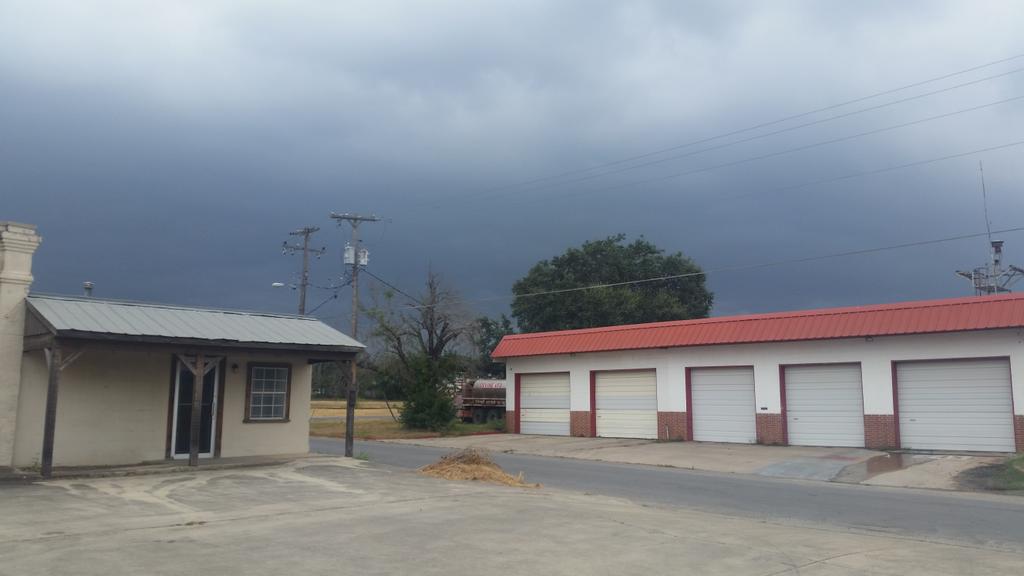 SouthTejas1984's tweet photo. Will this turn into more than a tease? #PossibleRain #DNS http://t.co/SsU07ayQzn