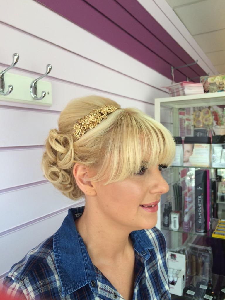 PowderMePretty's tweet image. Wedding hair