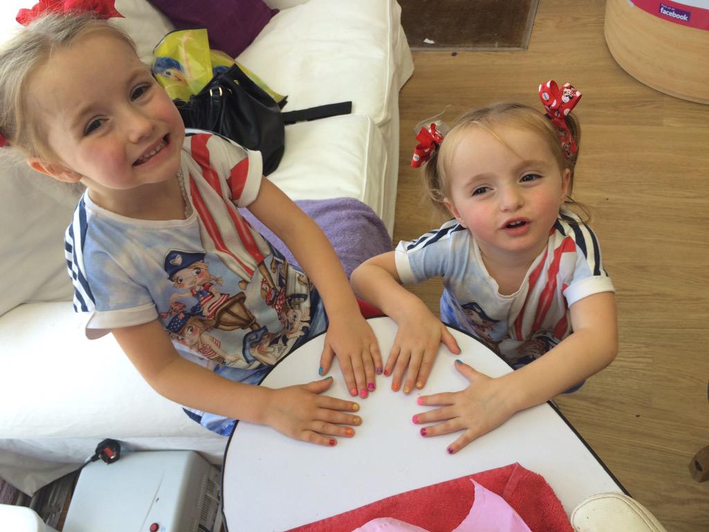 PowderMePretty's tweet image. Rainbow nails x