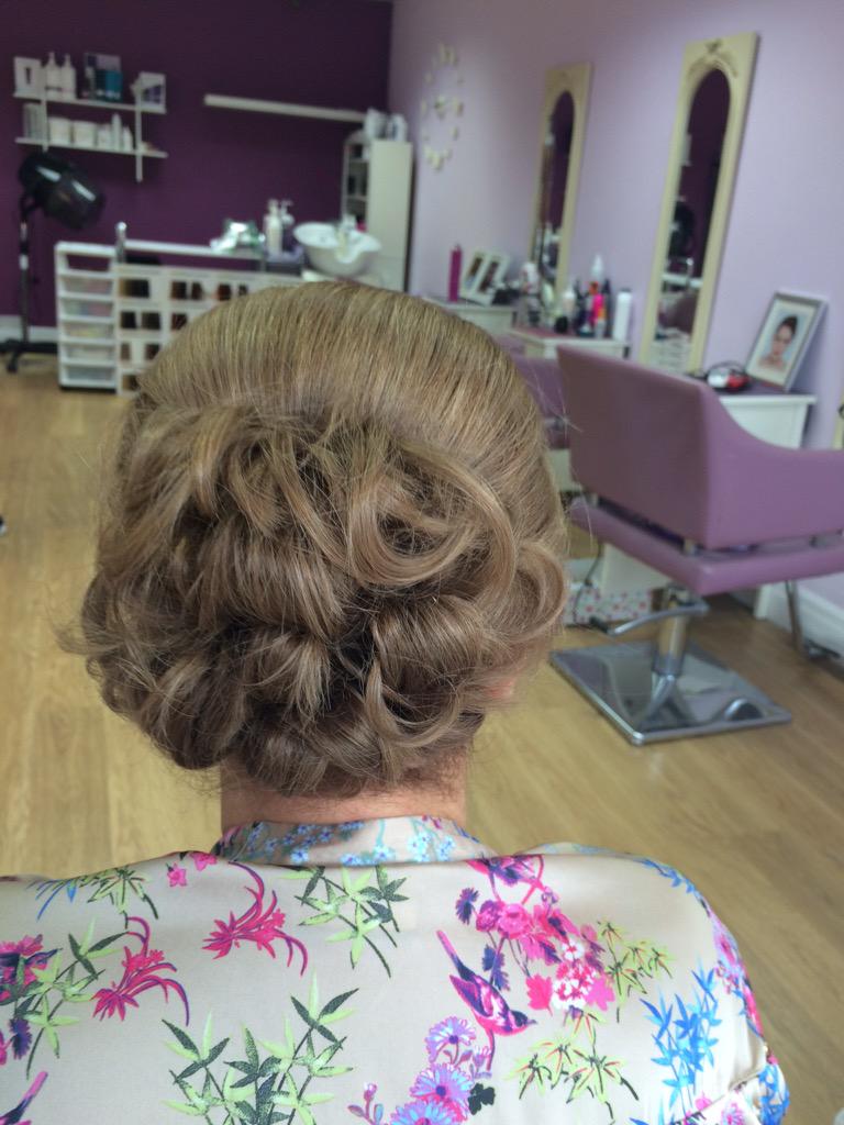 PowderMePretty's tweet image. Hair and make up