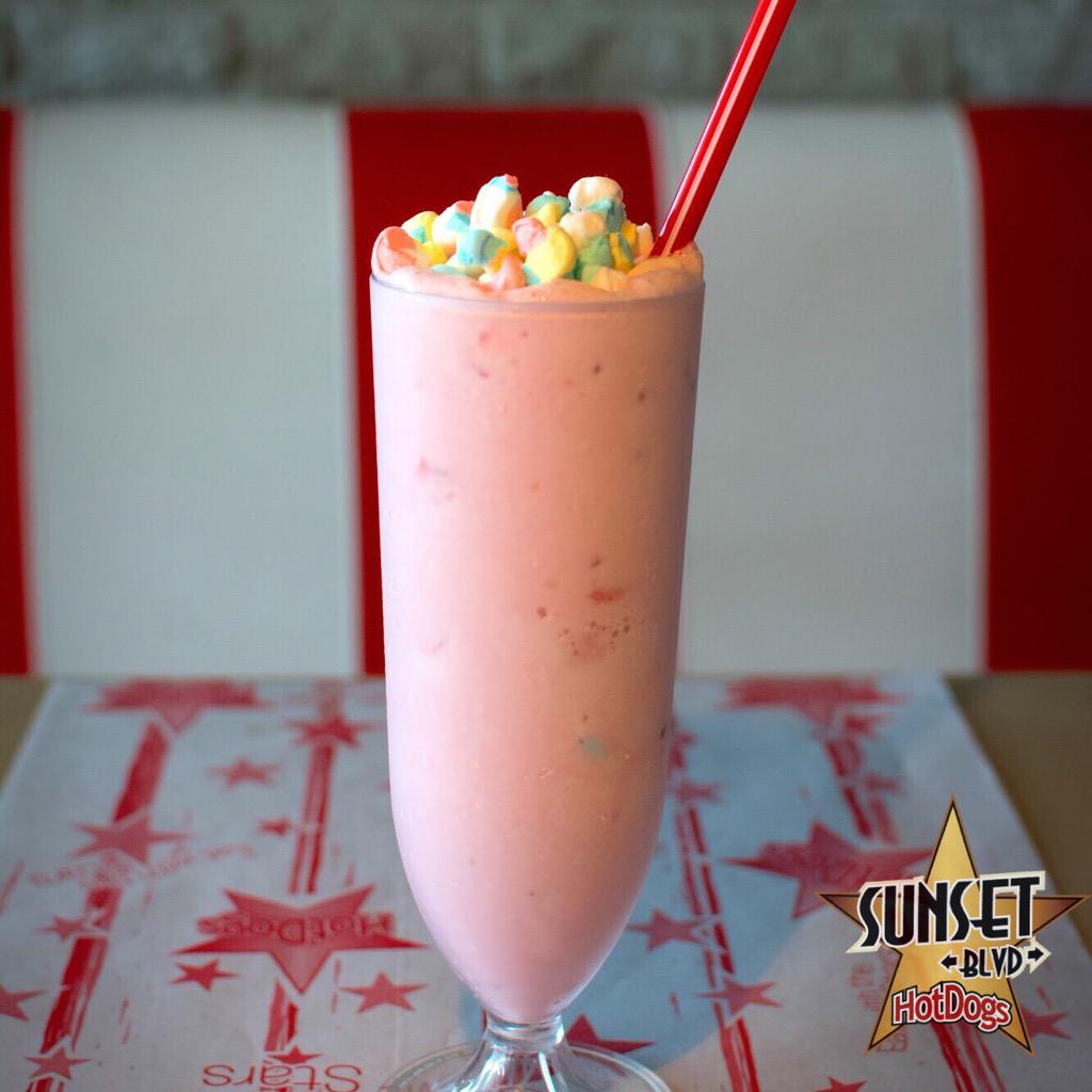 SunsetHotDogs's tweet image. Nuestra #malteada MARY POPPINS es una delicia, helado de frutos rojos y masmelos! Pruebala! #felizjueves #Medellin