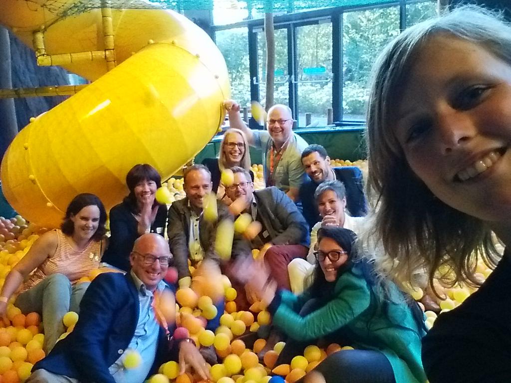 De groep met ballen! #voka #summervibes #vikings <a href="/Plopsa/">Plopsa</a>