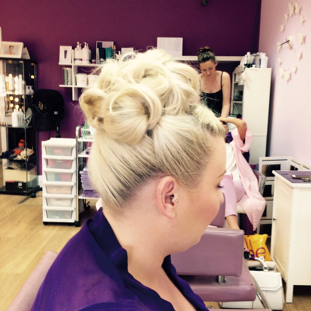 PowderMePretty's tweet image. Hair up