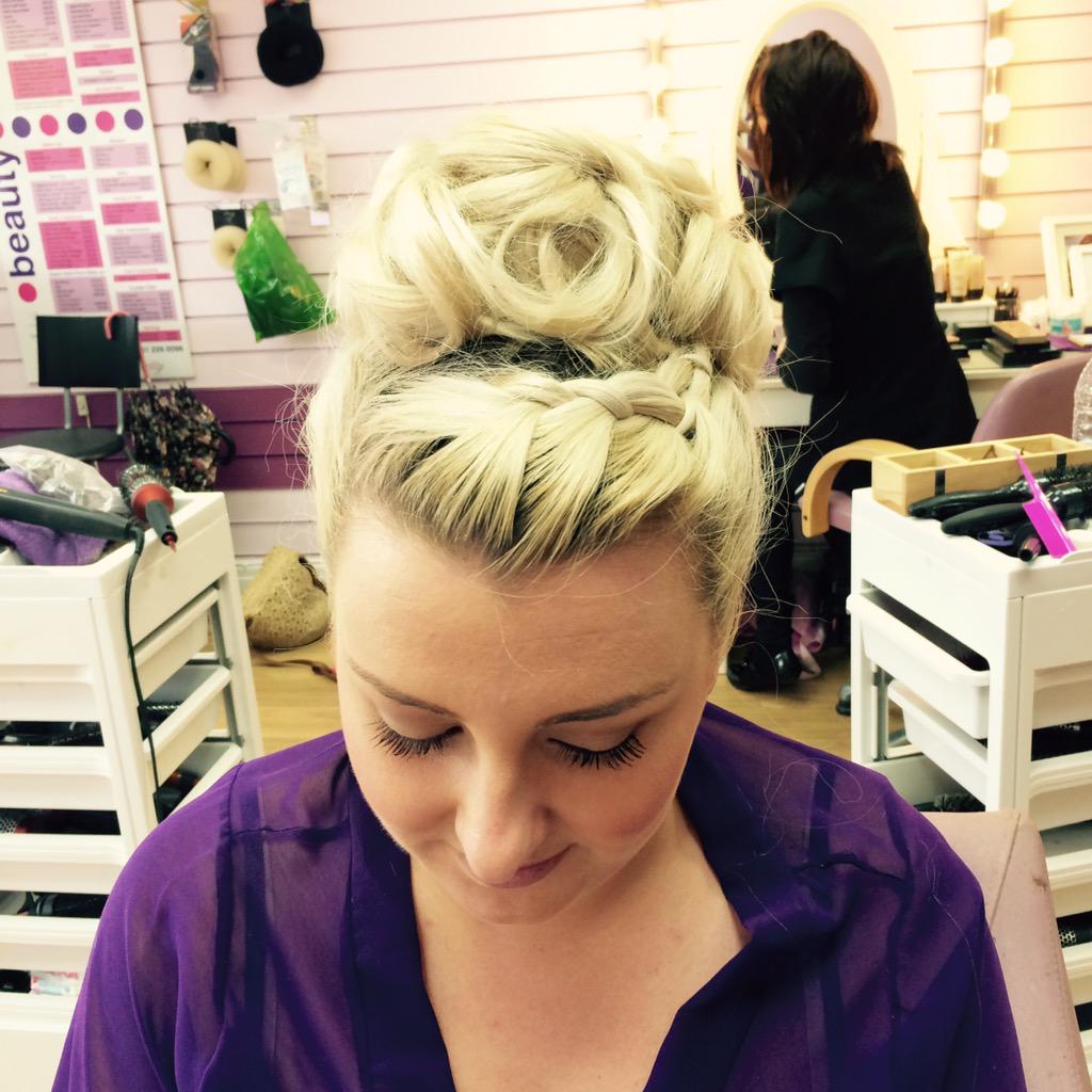 PowderMePretty's tweet image. Hair up