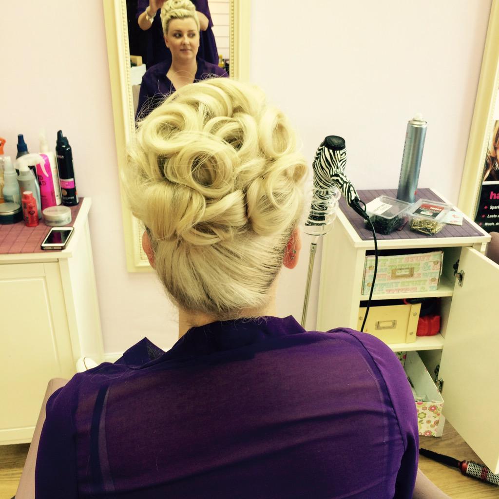 PowderMePretty's tweet image. Hair up