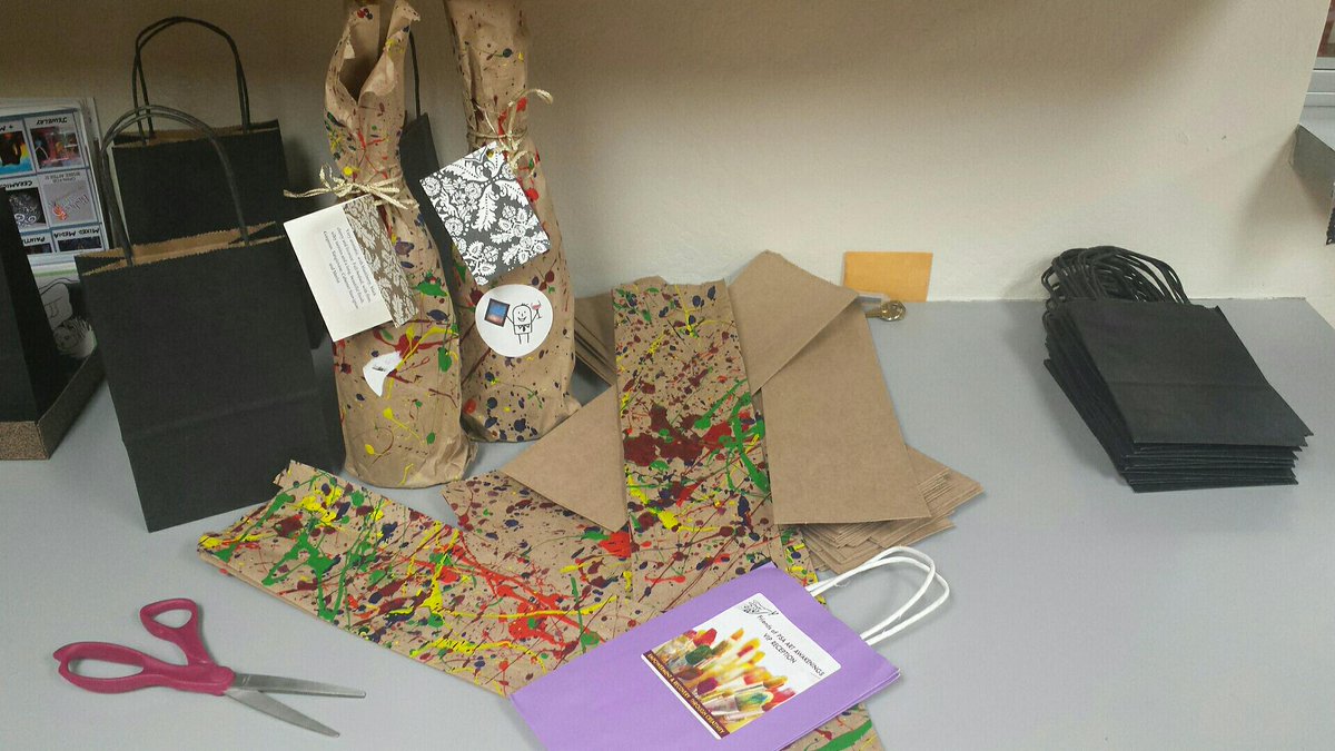 ResilientAz's tweet image. #WineThursday anybody? Getting ready for #ArtandWine event on Aug. 29th! You don't want to miss it! #WinePull #crafty