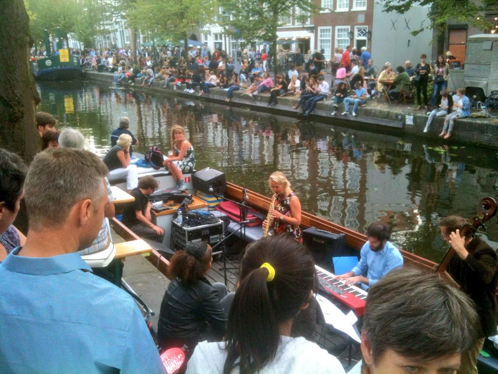 hplrosenberg's tweet photo. Bliksemstart van #JazzindeGracht, met perfect weer, goede muziek en dito sfeer, ook nog morgen en overmorgen! http://t.co/6uUFHamH3u