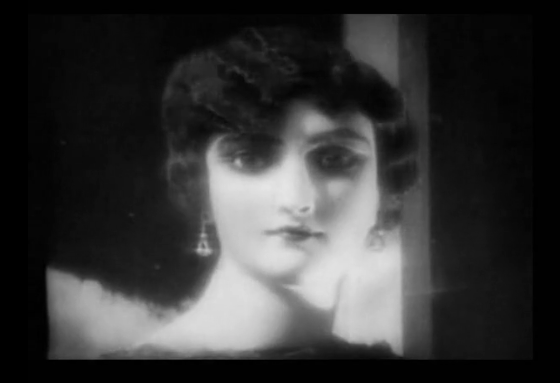 OPLFunketabla's tweet photo. Man With a Movie Camera: Trees and Mannequins https://t.co/aIcg76JuF9 #Vertov #Whetzel #film https://t.co/6214c5C7df http://t.co/bvIsAB7EJF