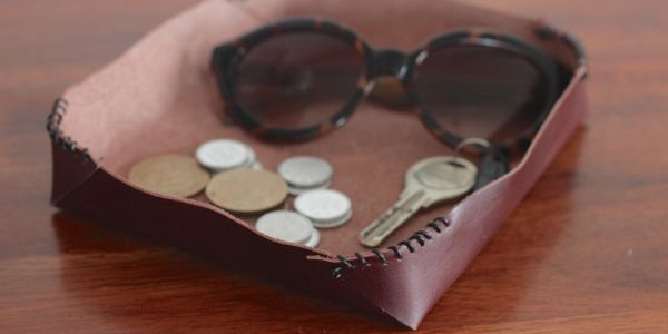 HoningWare's tweet photo. A DIY Leather Catchall http://t.co/aQzj2YJtk0 #Leather #DIY #crafts #Organized http://t.co/owIHNJ1EmC