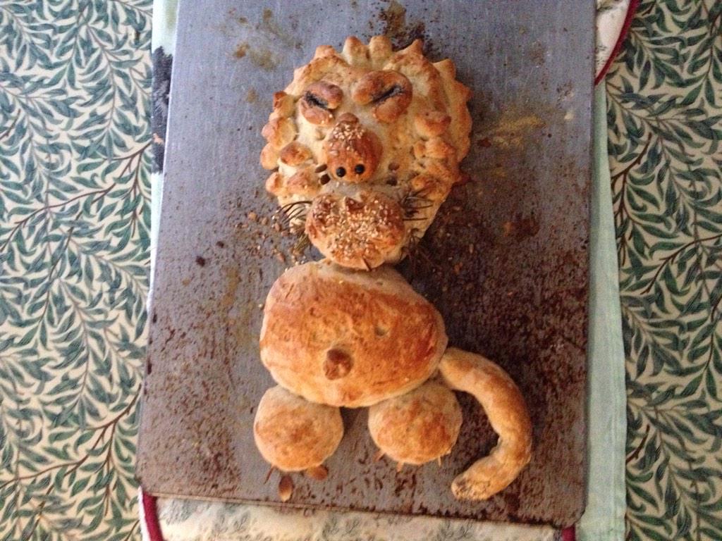 HannahStacey1's tweet photo. .@BritishBakeOff Cornish lion by Lotta, 6 #GBBO http://t.co/XvxekcGVYt