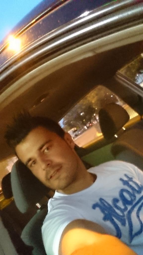 javier tweet media