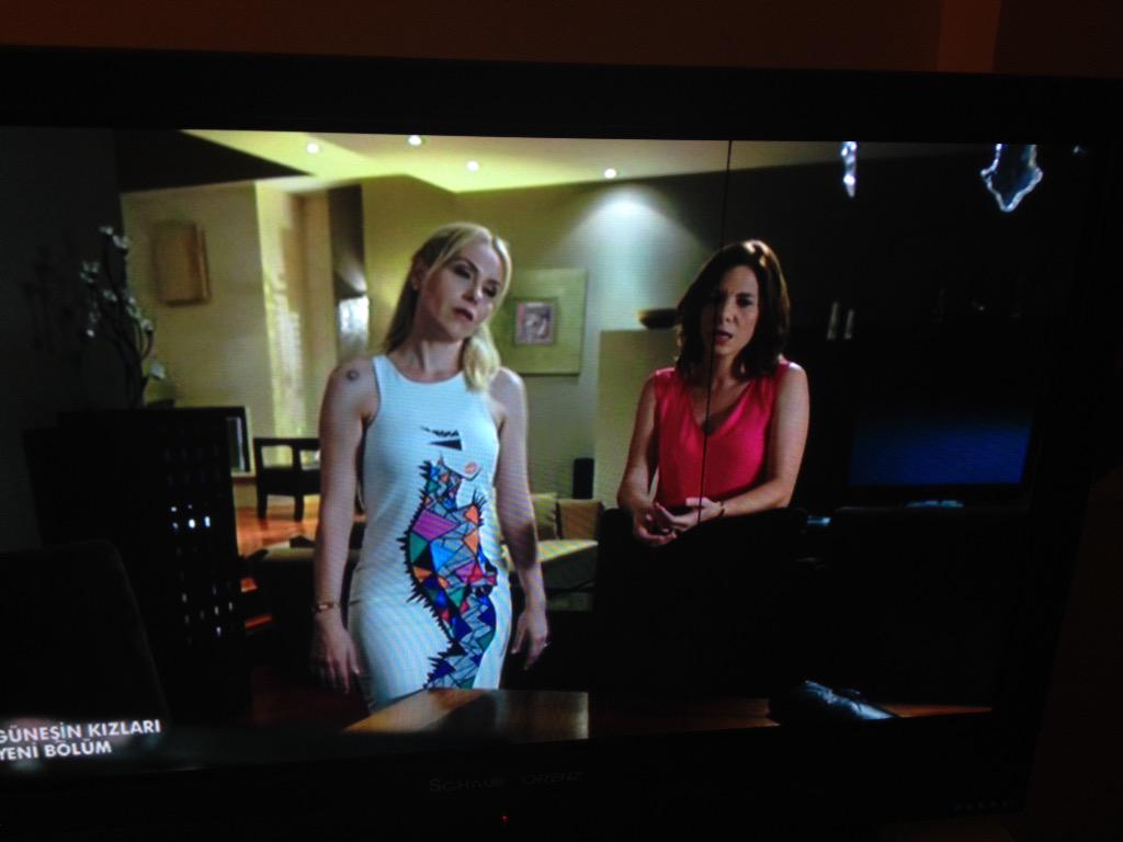 GunesMertoglu's tweet photo. Two broke girls @GK_Sevilayy @GK_incimertoglu #yuezlesme #GuenesinKızları http://t.co/cq6l63GAwN