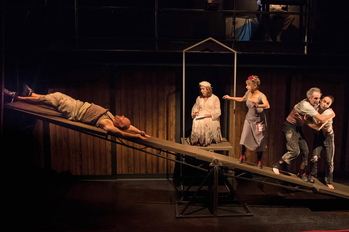 Fringe Festival review! Four stars for the dynamic FAIL BETTER; BECKETT MOVES UMO: goo.gl/yF1KwS