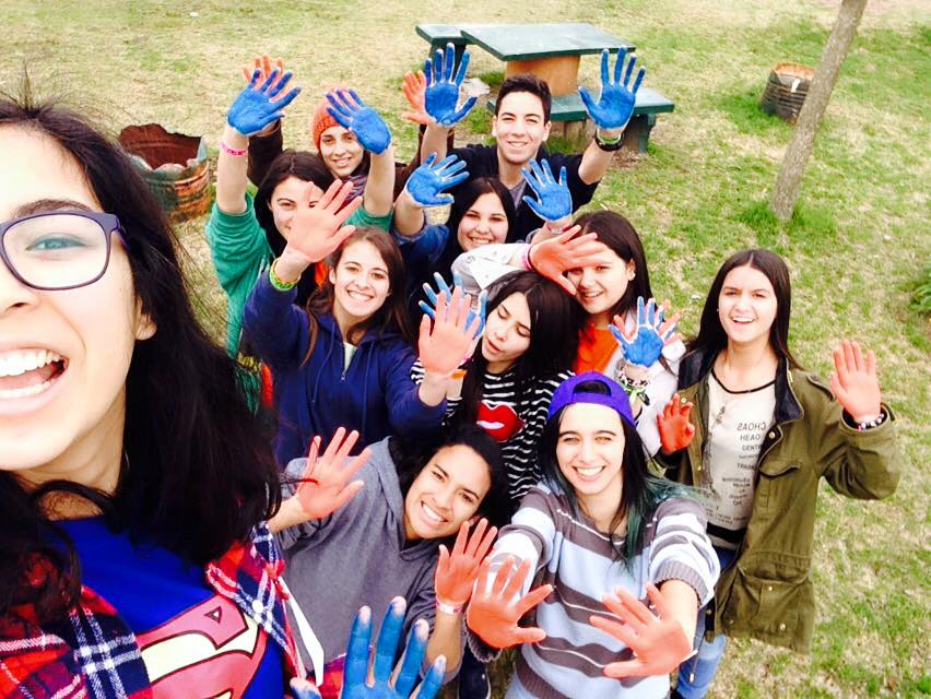 InteractPiria's tweet photo. #ConferenciaDistrital #PaintedHands #HandsInTheAir #PiriaIs #Distrito4980 http://t.co/94tw29ONiW