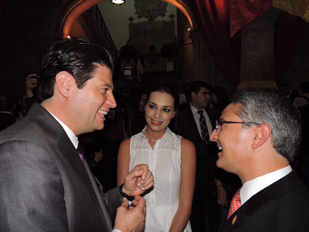 AlfonsoMtz_Mx's tweet photo. El día de hoy asistí al Cuarto Informe de Gobierno del presidente municipal de #Morelia, Salvador Abud. http://t.co/bND7DLDK4B