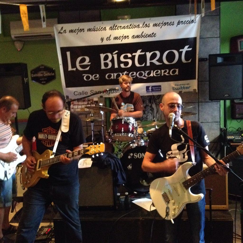 <a href="/TheLameTones/">The Lame Tones</a>, <a href="/iGatoMacho/">Gato Macho</a>, <a href="/PubLebistrot/">PubLebistrot</a>...todo lo bueno junto.