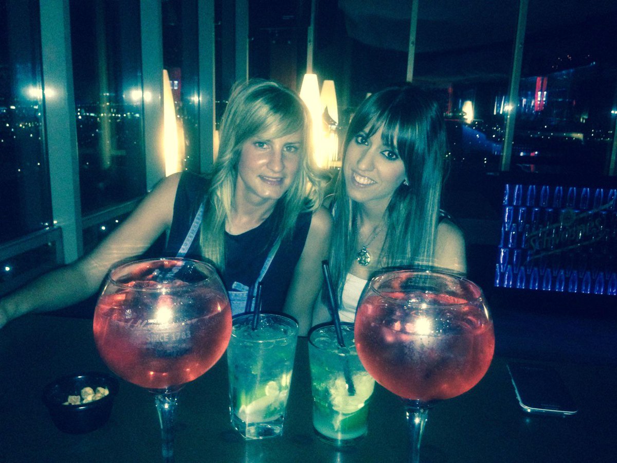 beacalonge's tweet photo. De copas por Madrid con @Bustis89 @JosueNarcyso @Nalgastunas http://t.co/4lhBCDtZ9P