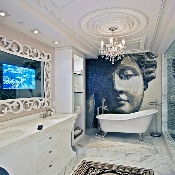 Audioonetech's tweet image. Incorporating the latest technology into your home doesn't mean compromising your décor #AudioOne #SmartHome #Mirror