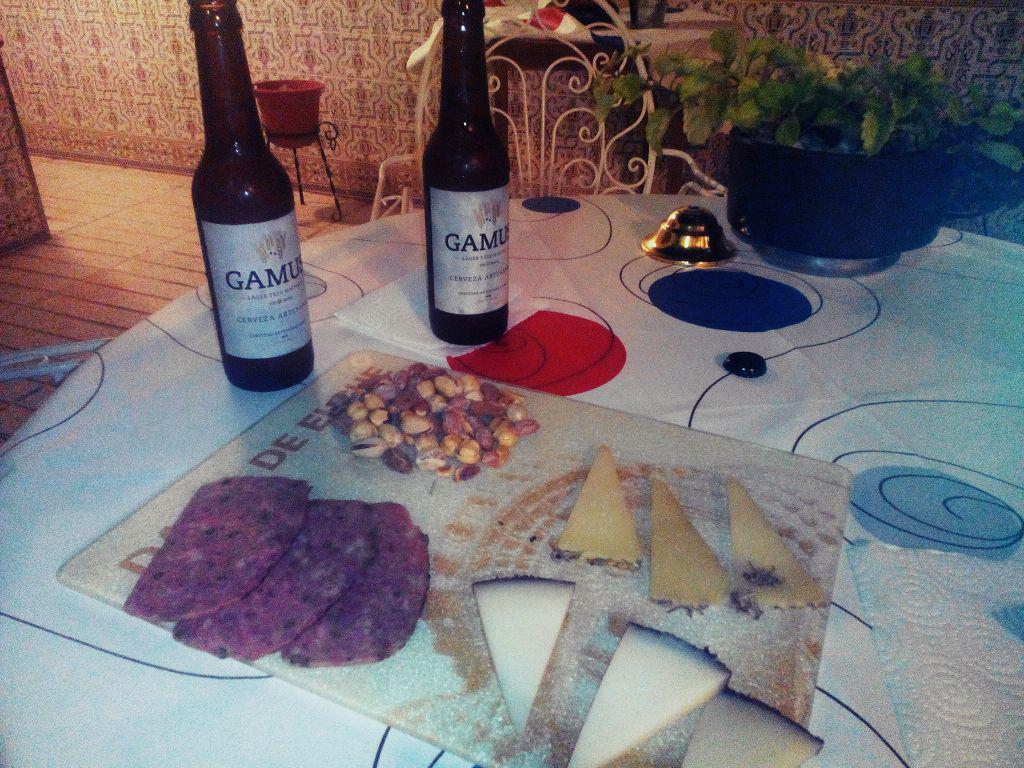 angelfountains's tweet photo. Fiestas de Jumilla 2015. Probando por segunda vez la #Gamus jumillana con un poco de queso al vino. http://t.co/R2eIaMrx4B