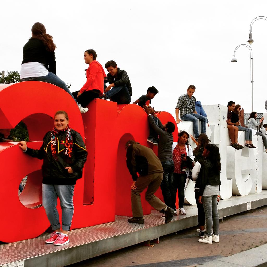 DelRaffaella481's tweet photo. #Amsterdam #piazzadam #Hollande #summer #friends #smile #henikenexperience #beer #heniken #forever #simple #follow http://t.co/ib8eA2pSyQ