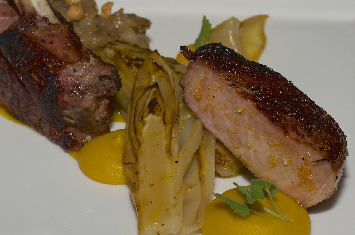 GeorgeLounge's tweet photo. RT @brixvan: #Gelderman Farm pork chop. Another fantastic local supplier. Side of #FarmerSausage anyone? #Yaletown  http://t.co/E2bLgth890
