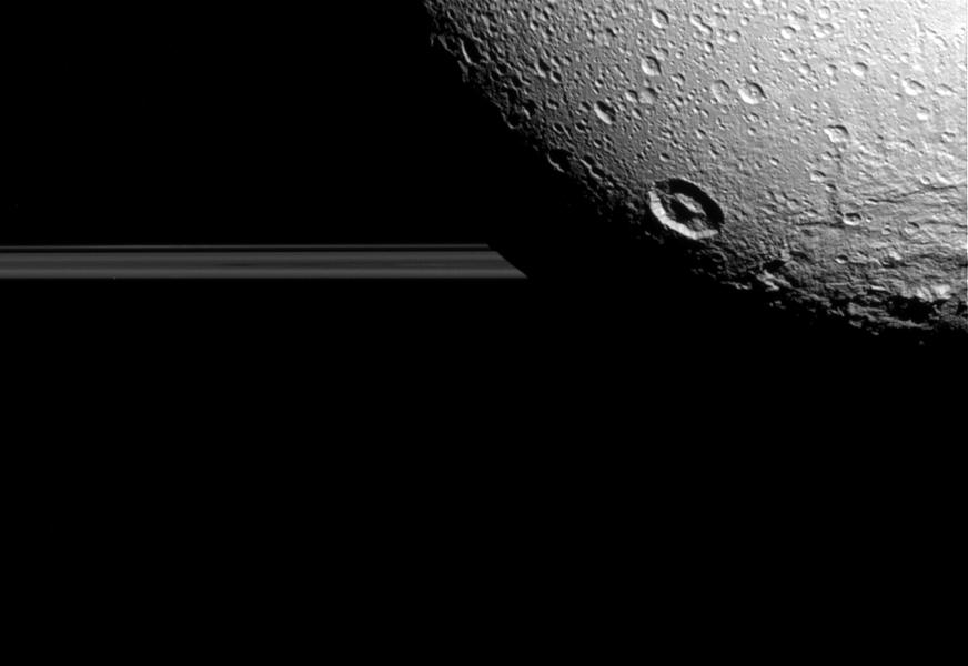NASAJPL's tweet image. Departing Dione: @CassiniSaturn images from the mission&apos;s final close flyby of the icy moon go.nasa.gov/1LlUbnq