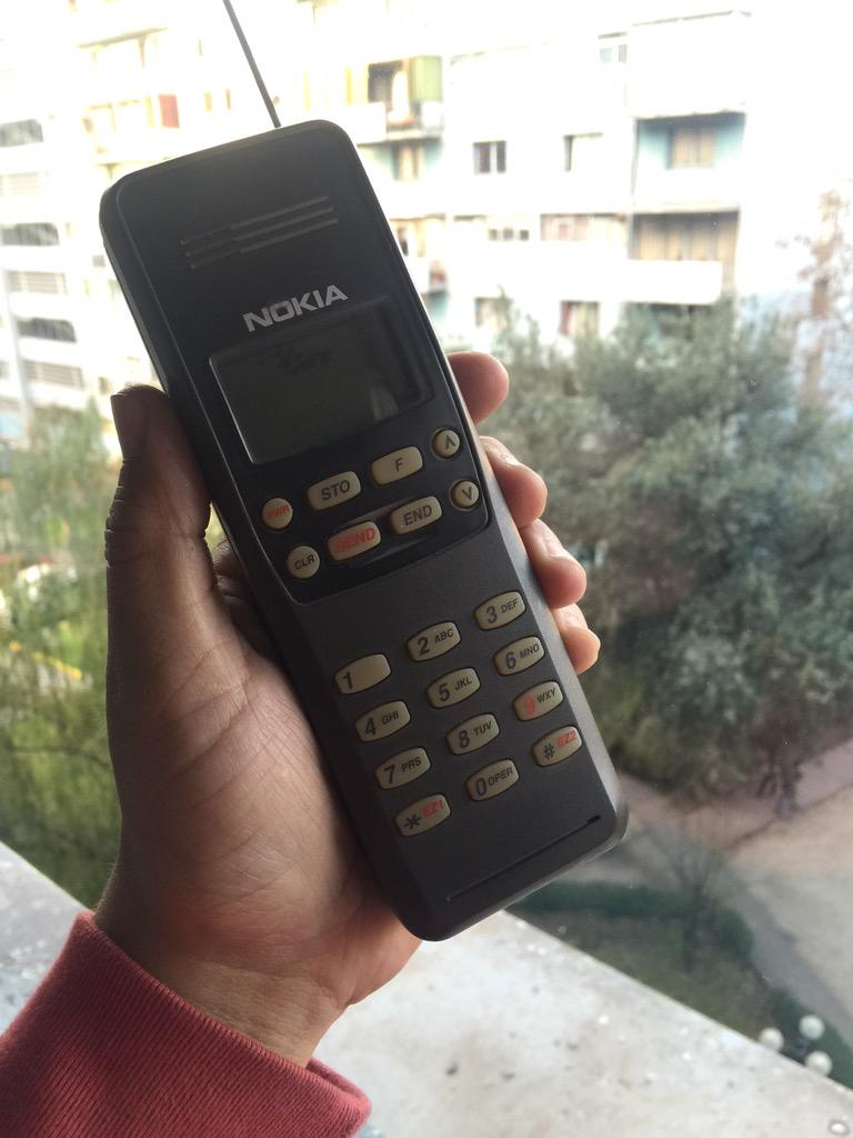 DRPREYES's tweet image. Encontré mi primer celular !! Año 1996 #amistar 😆😆😆😅