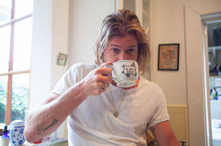 paramount_ads's tweet image. Meet @NickFouquet: the world's sexiest hatter (yes, a dude who makes hats) whosay.com/l/EUPaW4h